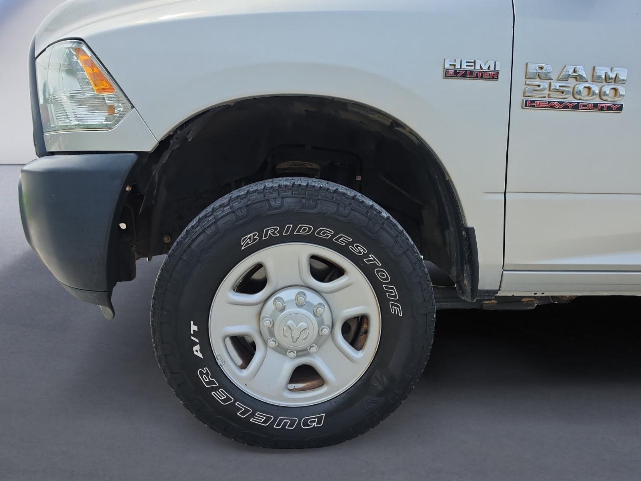 RAM 2500 Tradesman 4x4 Crew Cab 8' Box 2017