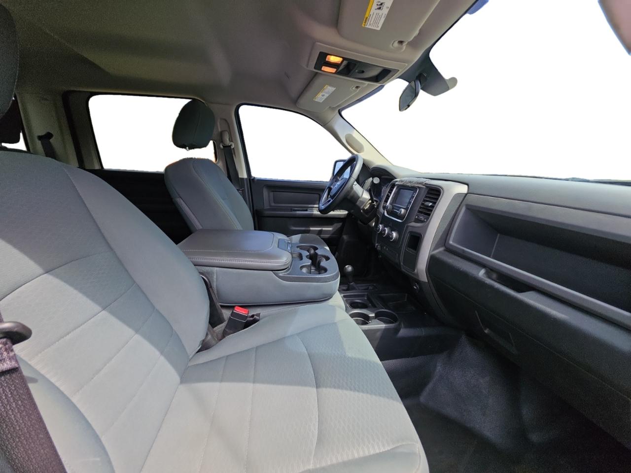 RAM 2500 Tradesman 4x4 Crew Cab 8' Box 2017