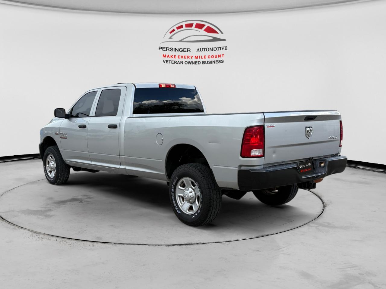 RAM 2500 Tradesman 4x4 Crew Cab 8' Box 2017