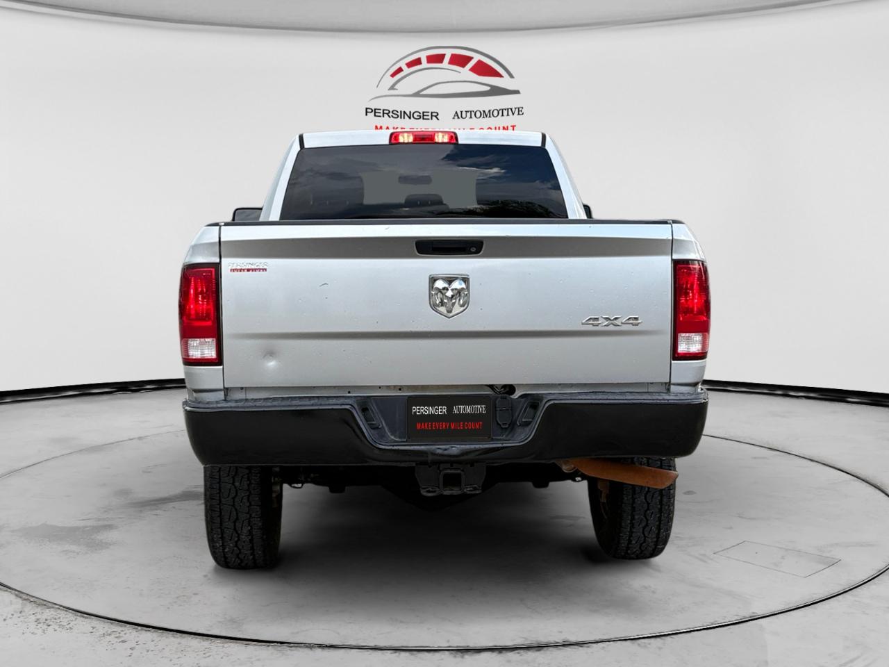 RAM 2500 Tradesman 4x4 Crew Cab 8' Box 2017