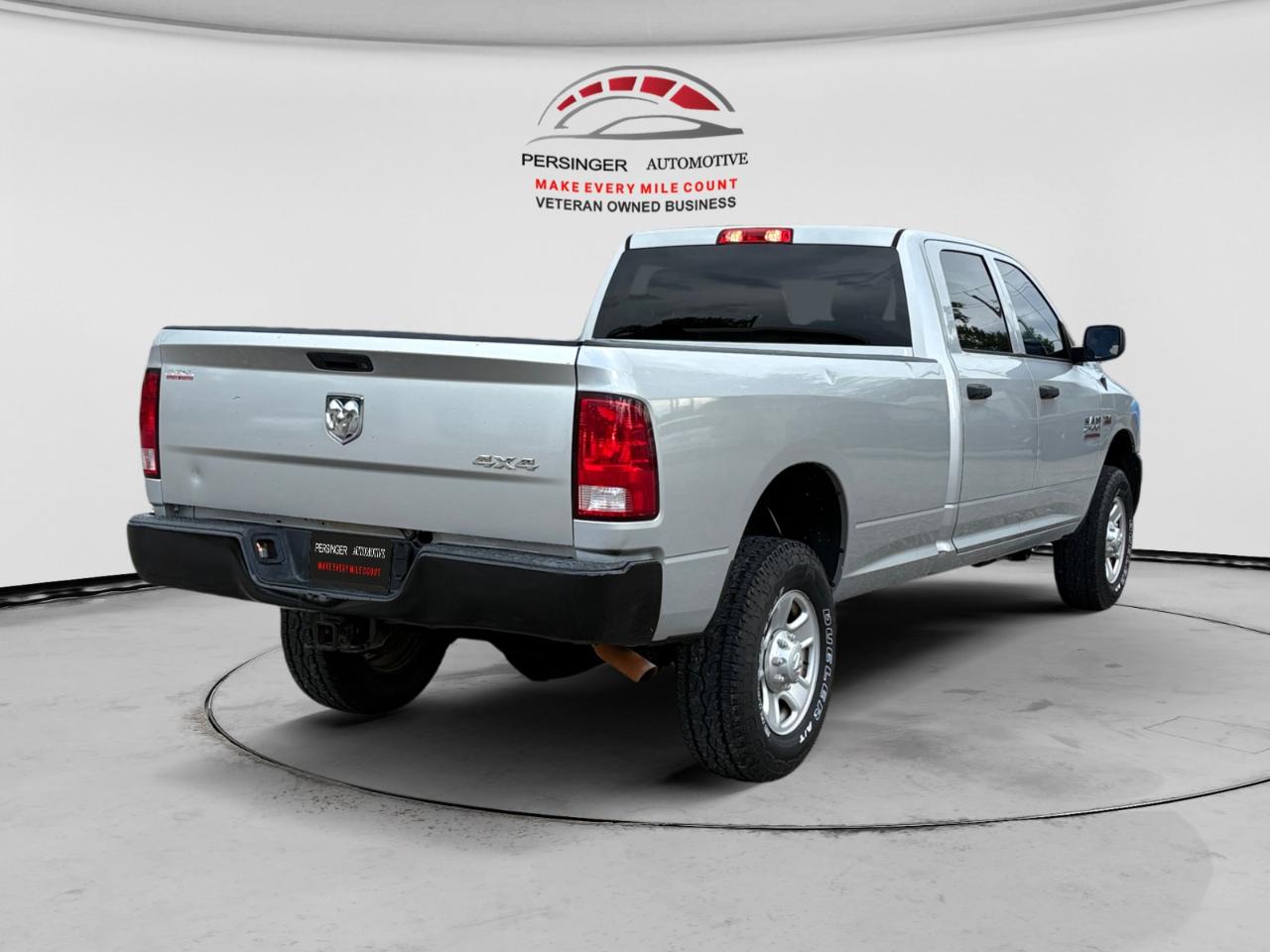 RAM 2500 Tradesman 4x4 Crew Cab 8' Box 2017