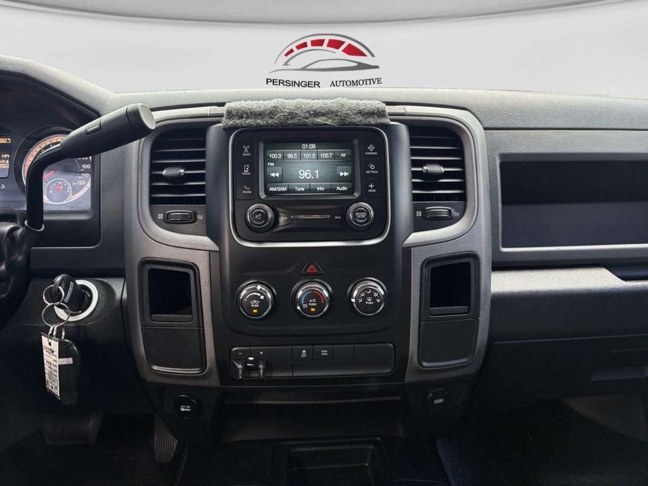 RAM 2500 Tradesman 4x4 Crew Cab 8' Box 2017
