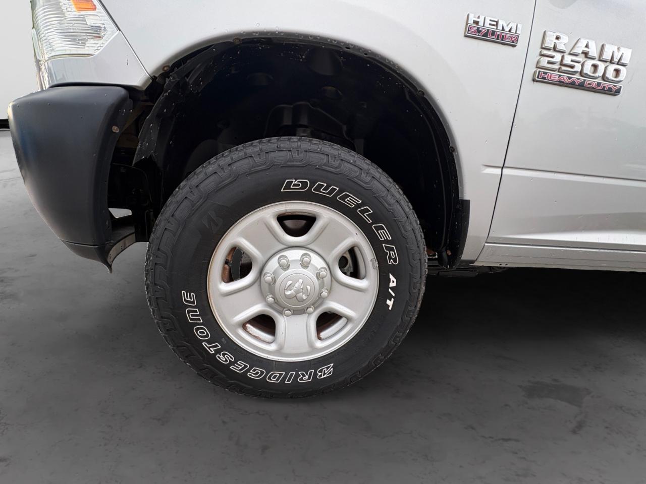 RAM 2500 Tradesman 4x4 Crew Cab 8' Box 2017