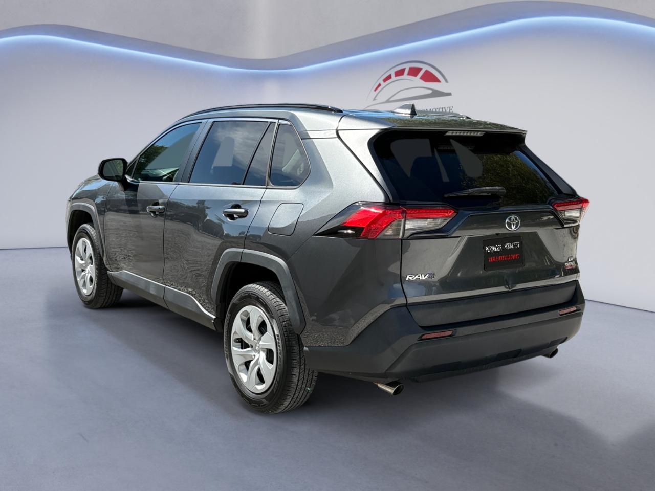 Toyota RAV4 LE FWD (Natl) 2020