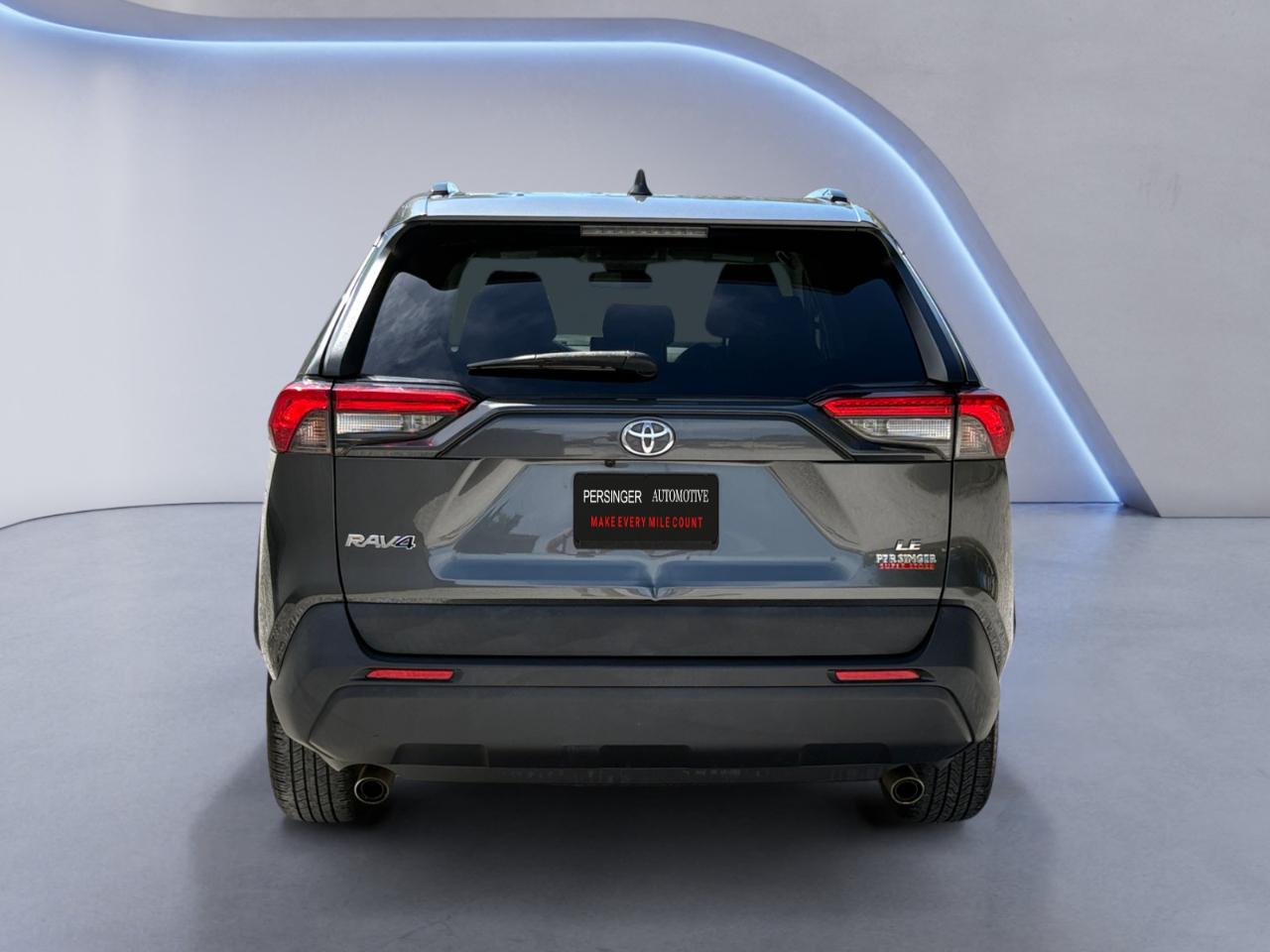 Toyota RAV4 LE FWD (Natl) 2020