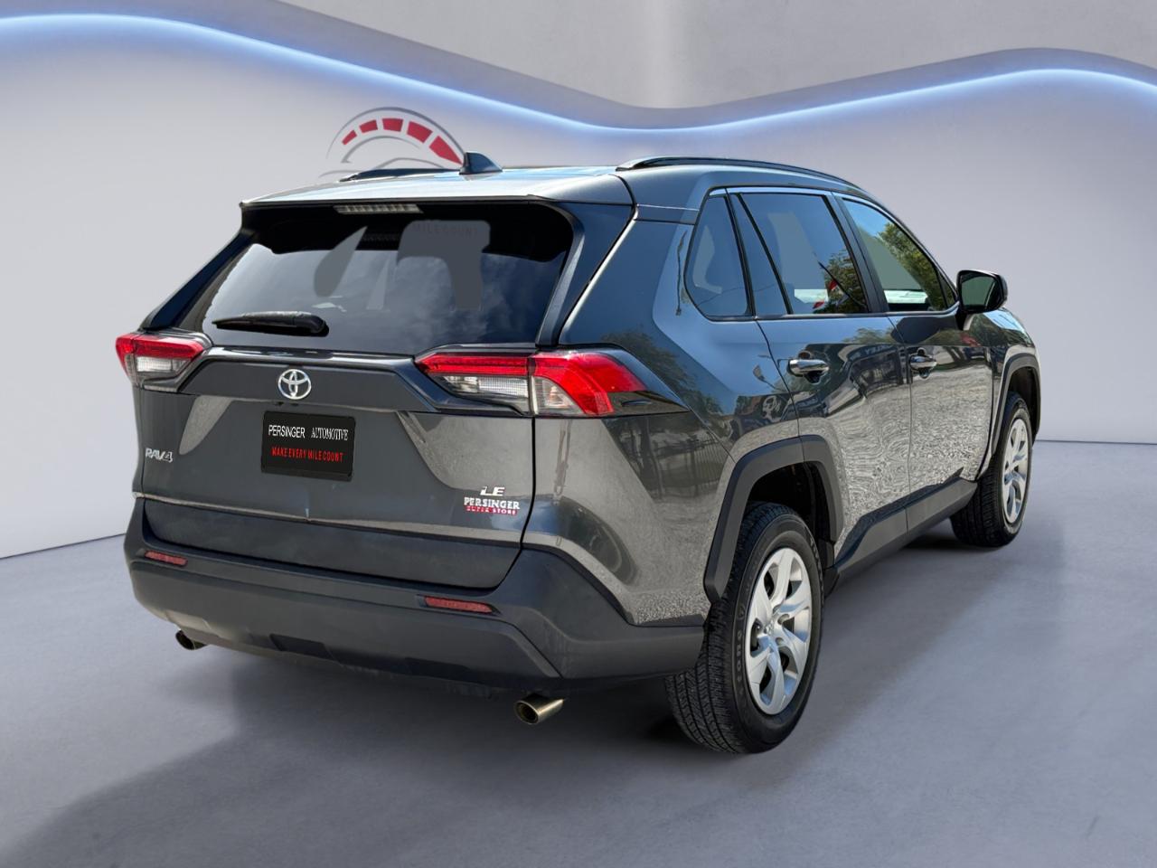 Toyota RAV4 LE FWD (Natl) 2020