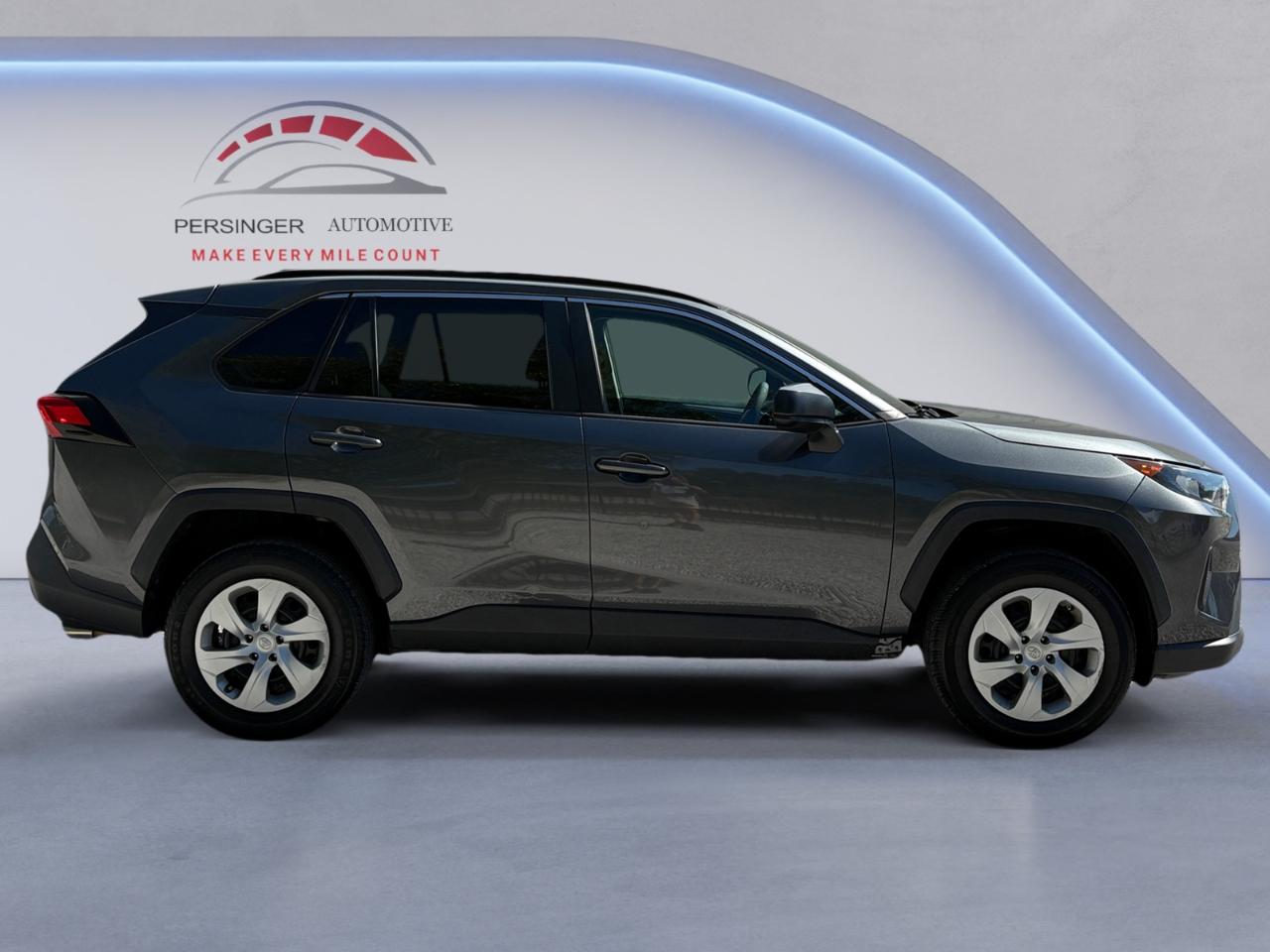 Toyota RAV4 LE FWD (Natl) 2020