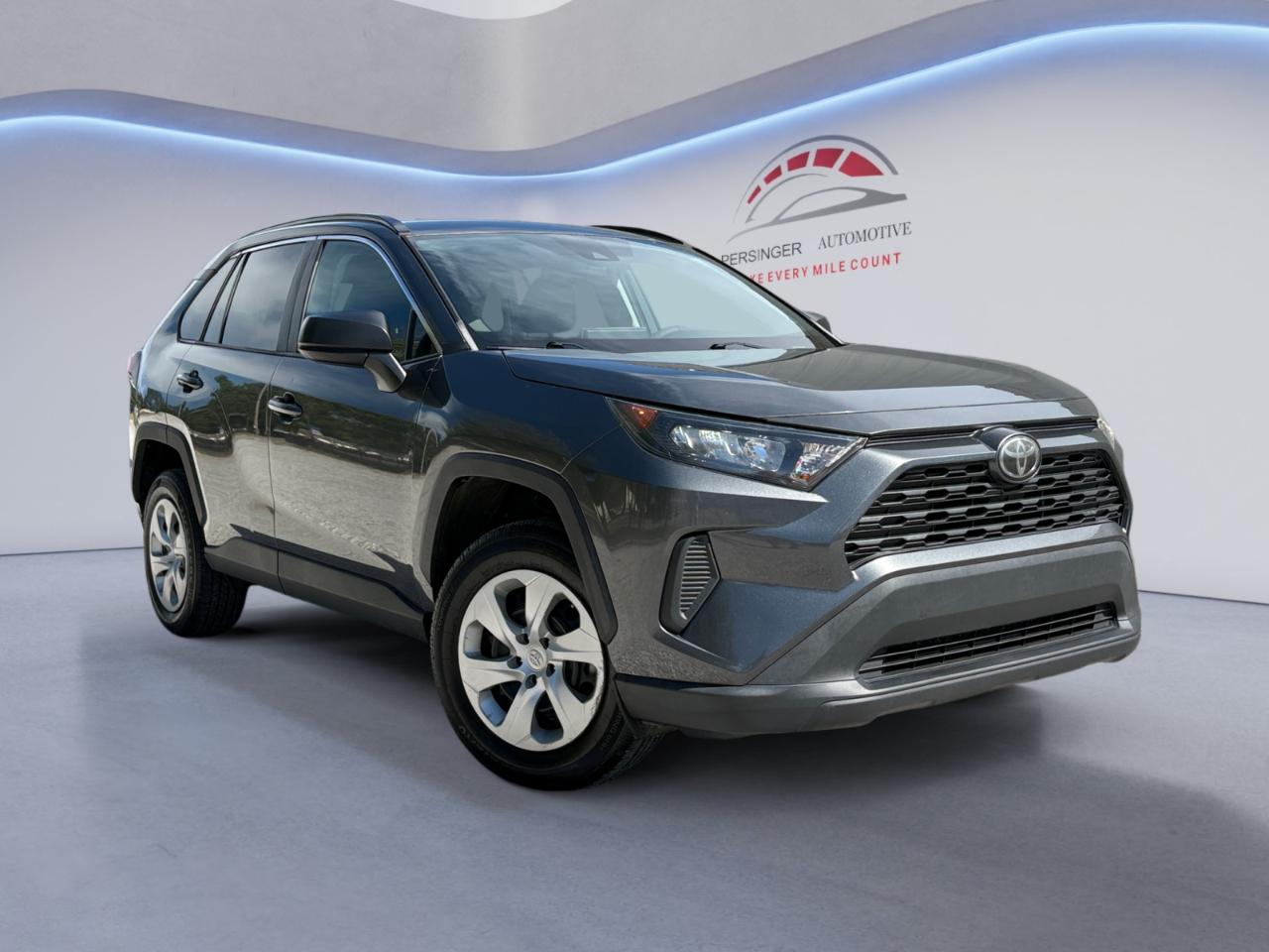 Toyota RAV4 LE FWD (Natl) 2020