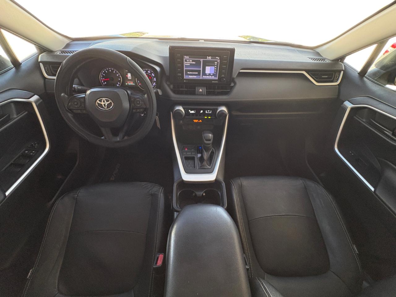 Toyota RAV4 LE FWD (Natl) 2020