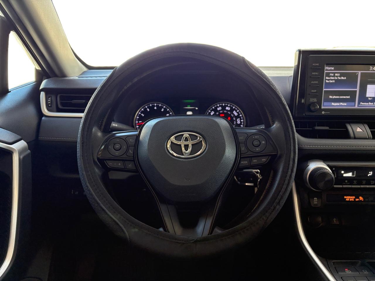 Toyota RAV4 LE FWD (Natl) 2020