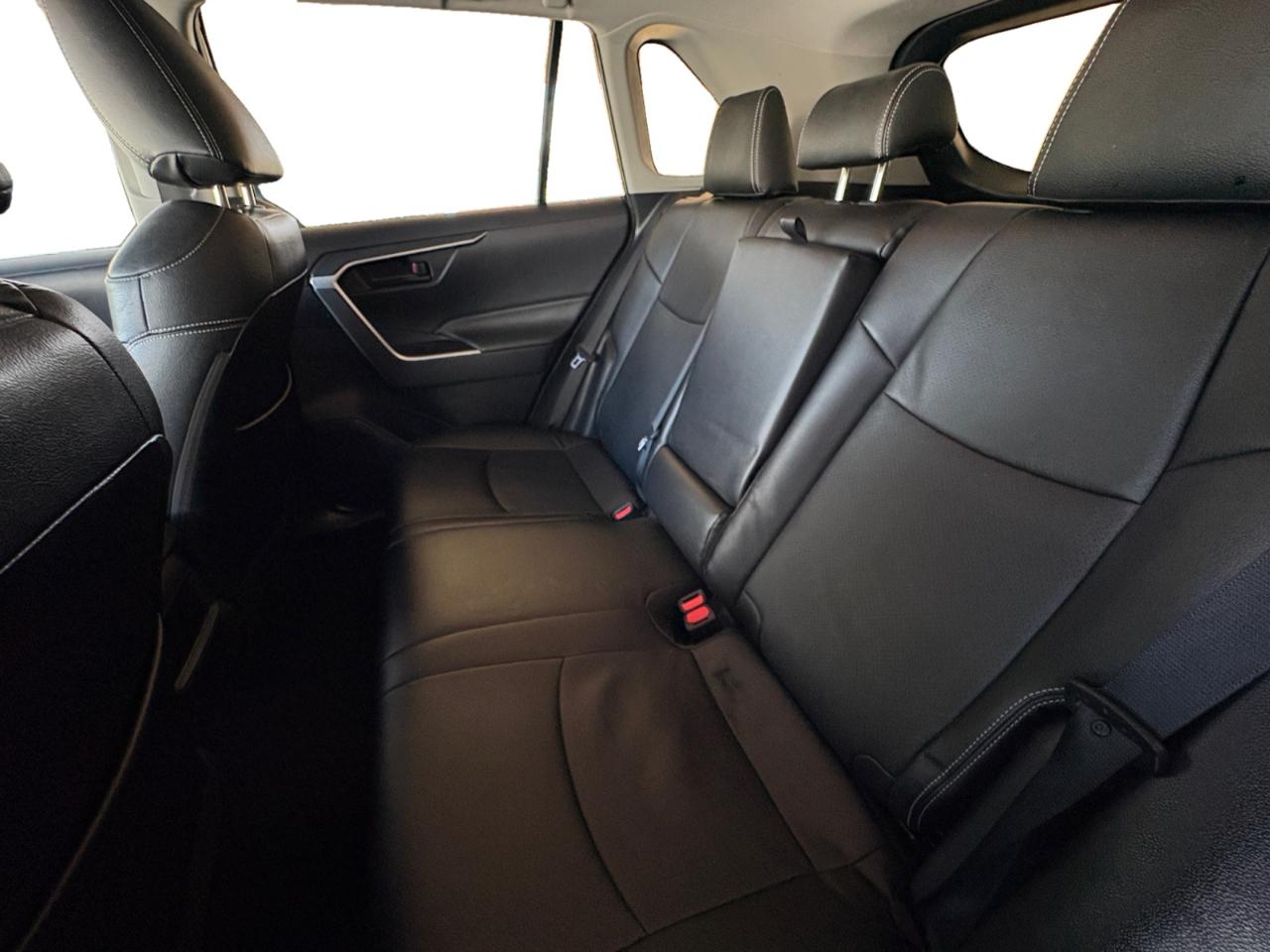 Toyota RAV4 LE FWD (Natl) 2020