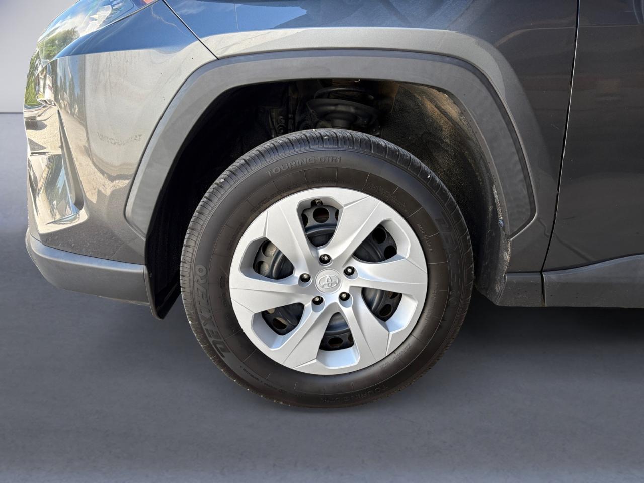 Toyota RAV4 LE FWD (Natl) 2020
