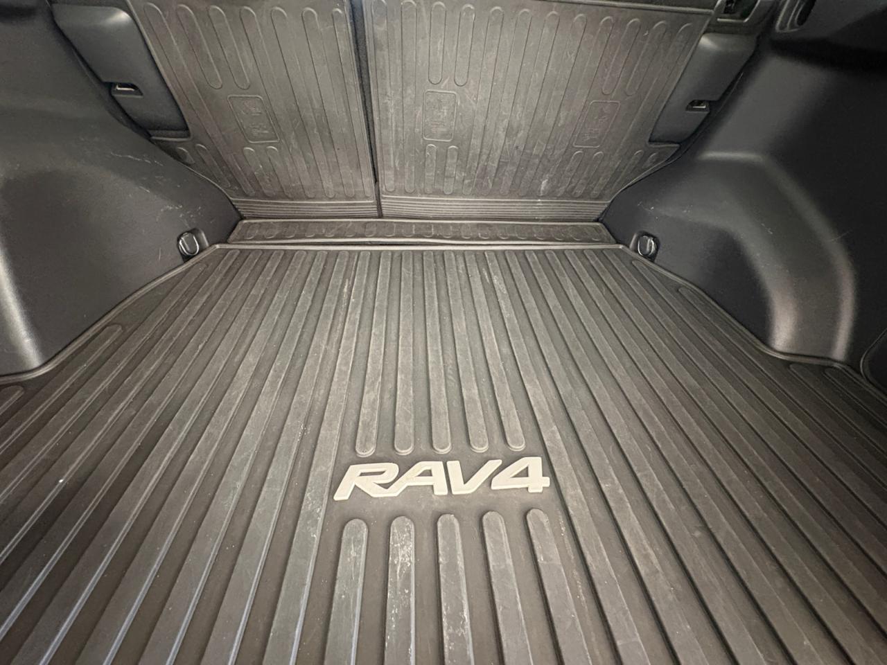 Toyota RAV4 LE FWD (Natl) 2020