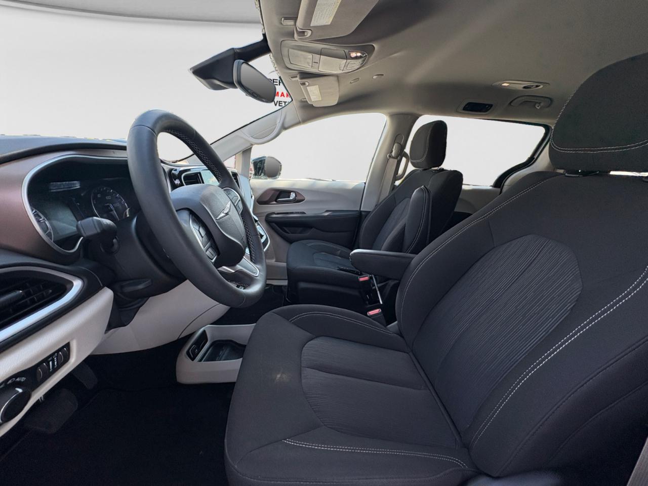 Chrysler Voyager LX FWD 2024