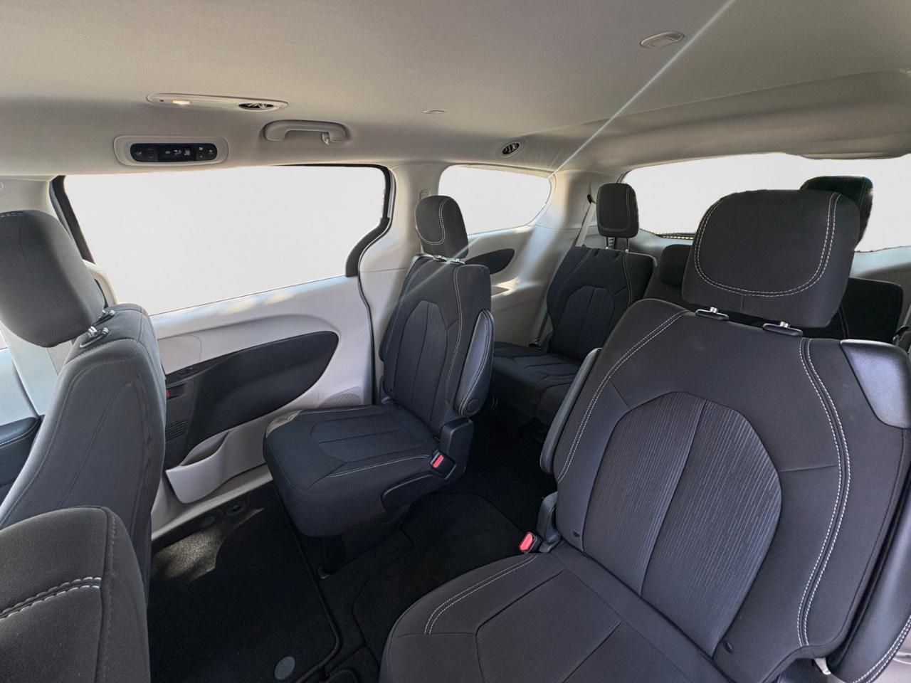 Chrysler Voyager LX FWD 2024