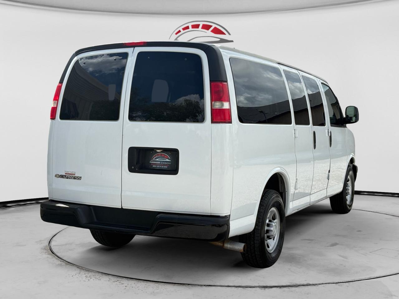 Chevrolet Express Passenger RWD 2500 135" LS 2019