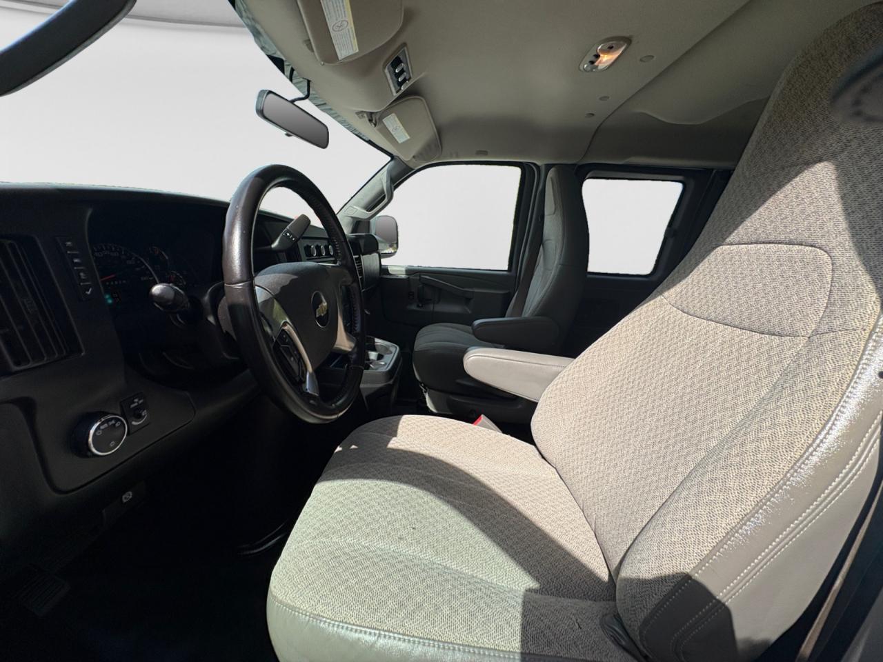 Chevrolet Express Passenger RWD 2500 135" LS 2019