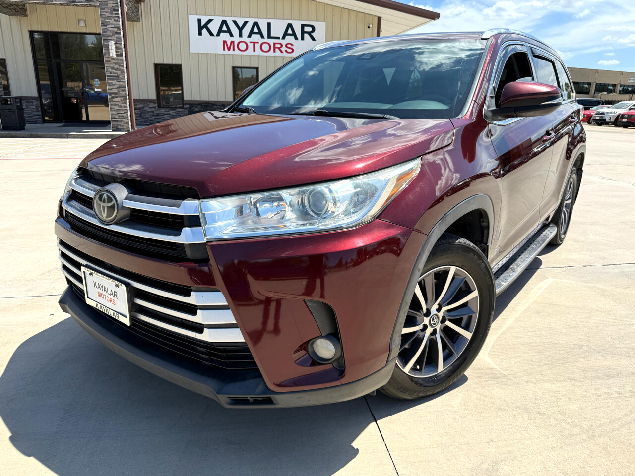 2017 Toyota Highlander SE photo 2