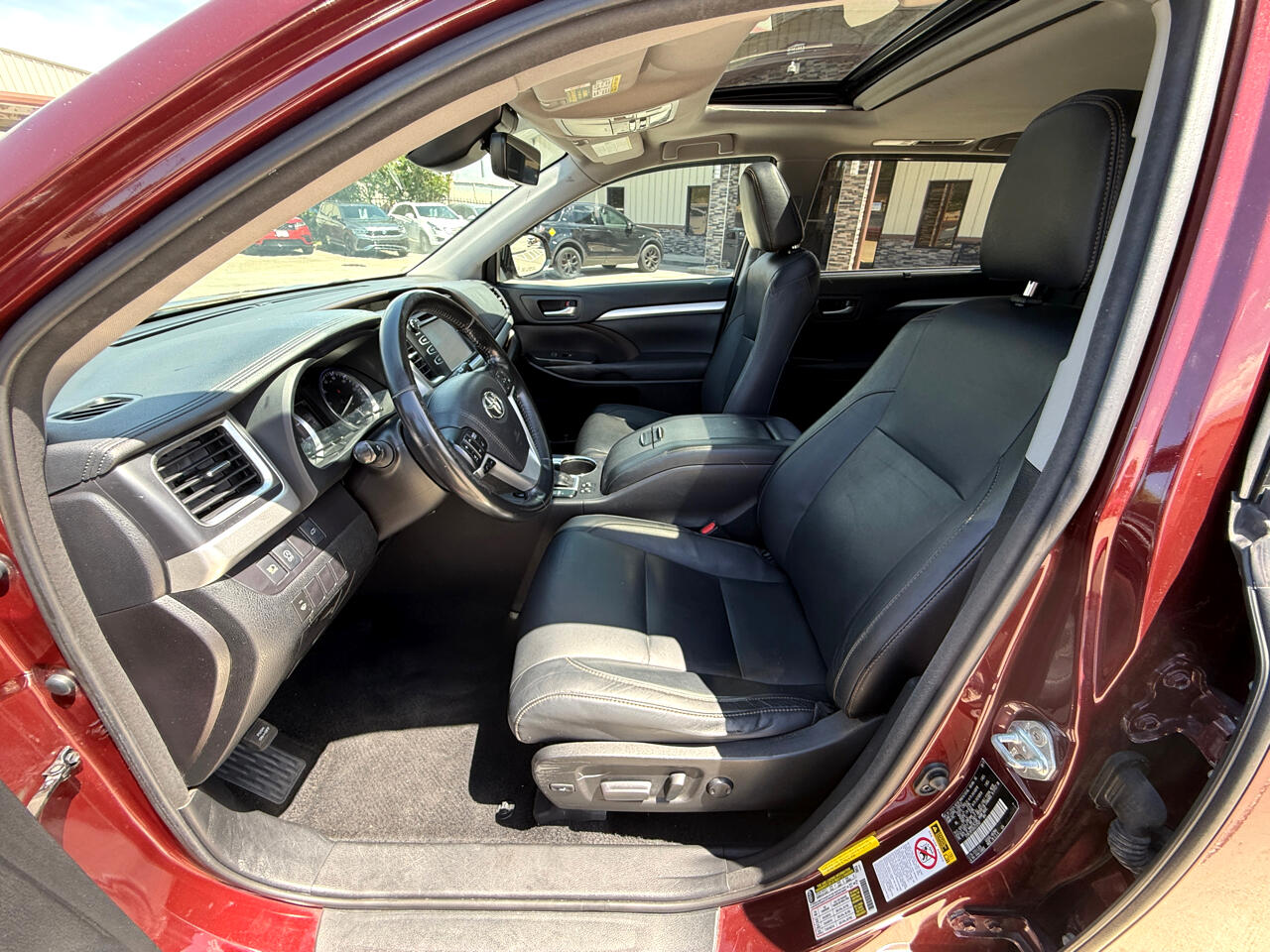 2017 Toyota Highlander SE photo 8