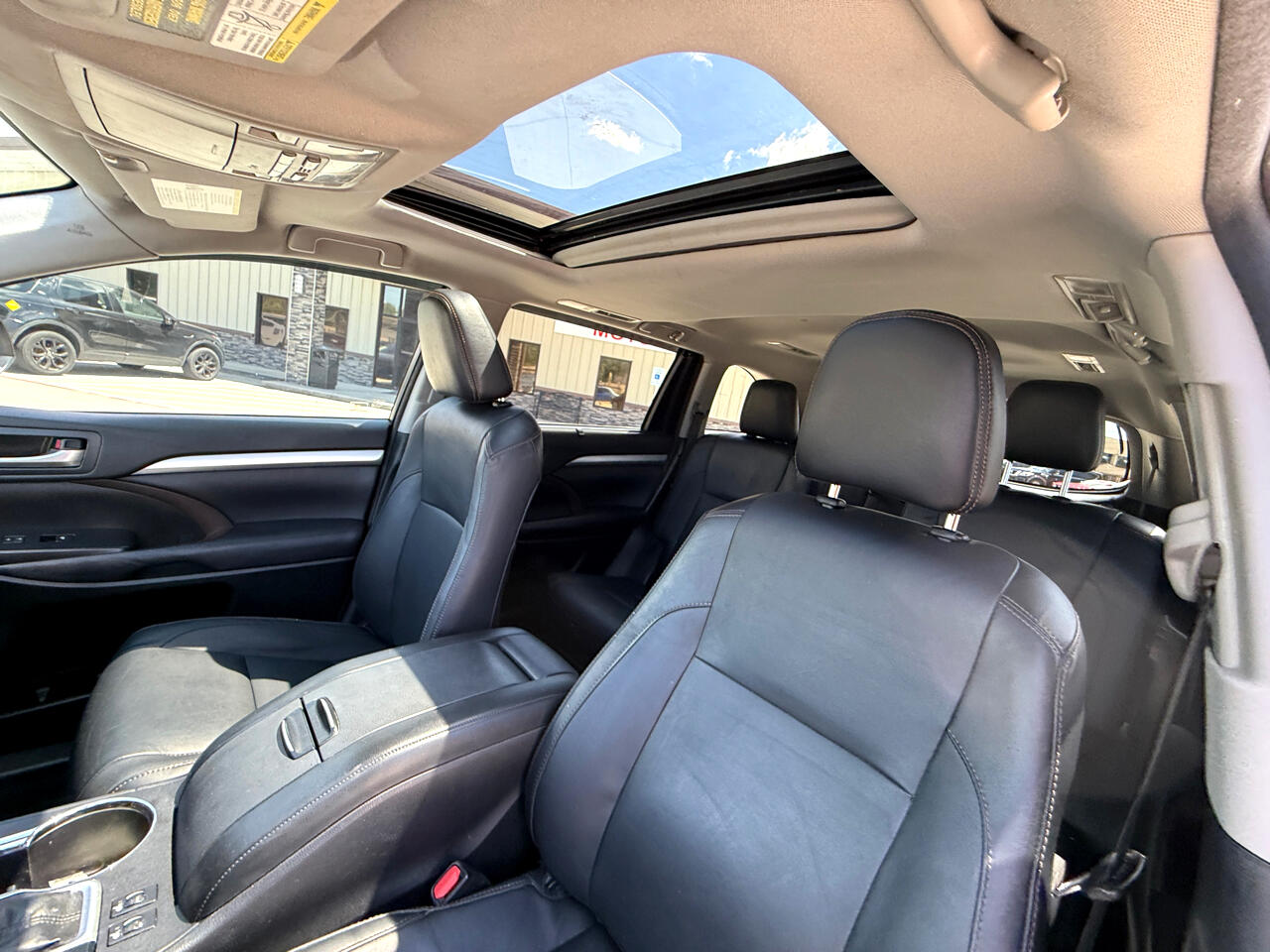 2017 Toyota Highlander SE photo 9