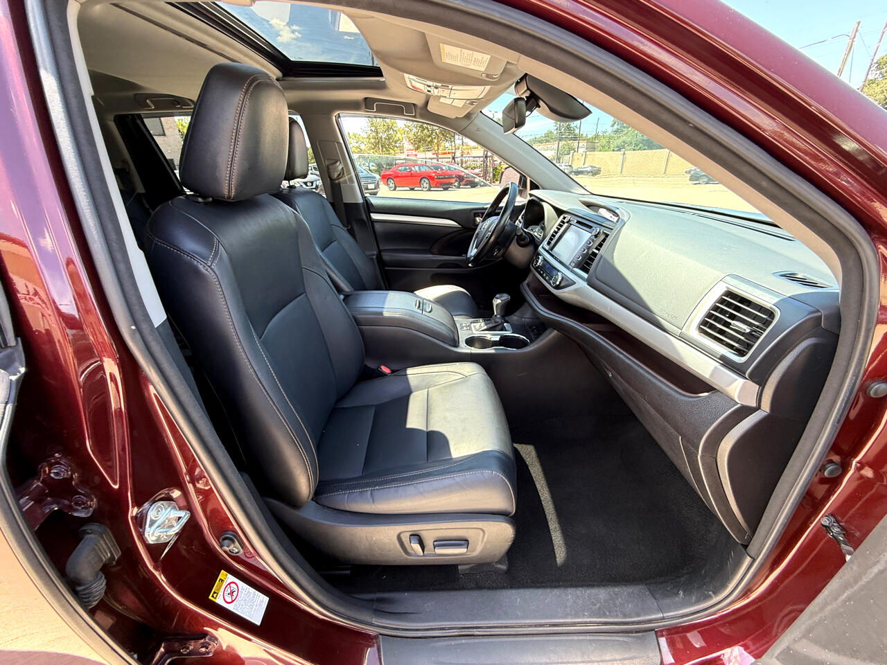 2017 Toyota Highlander SE photo 12