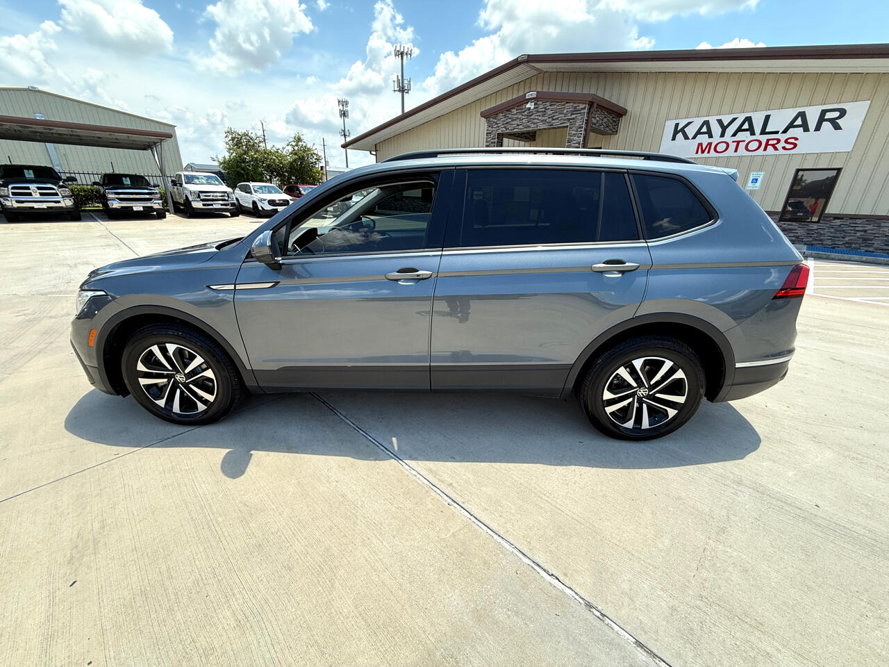 2024 Volkswagen Tiguan S photo 2