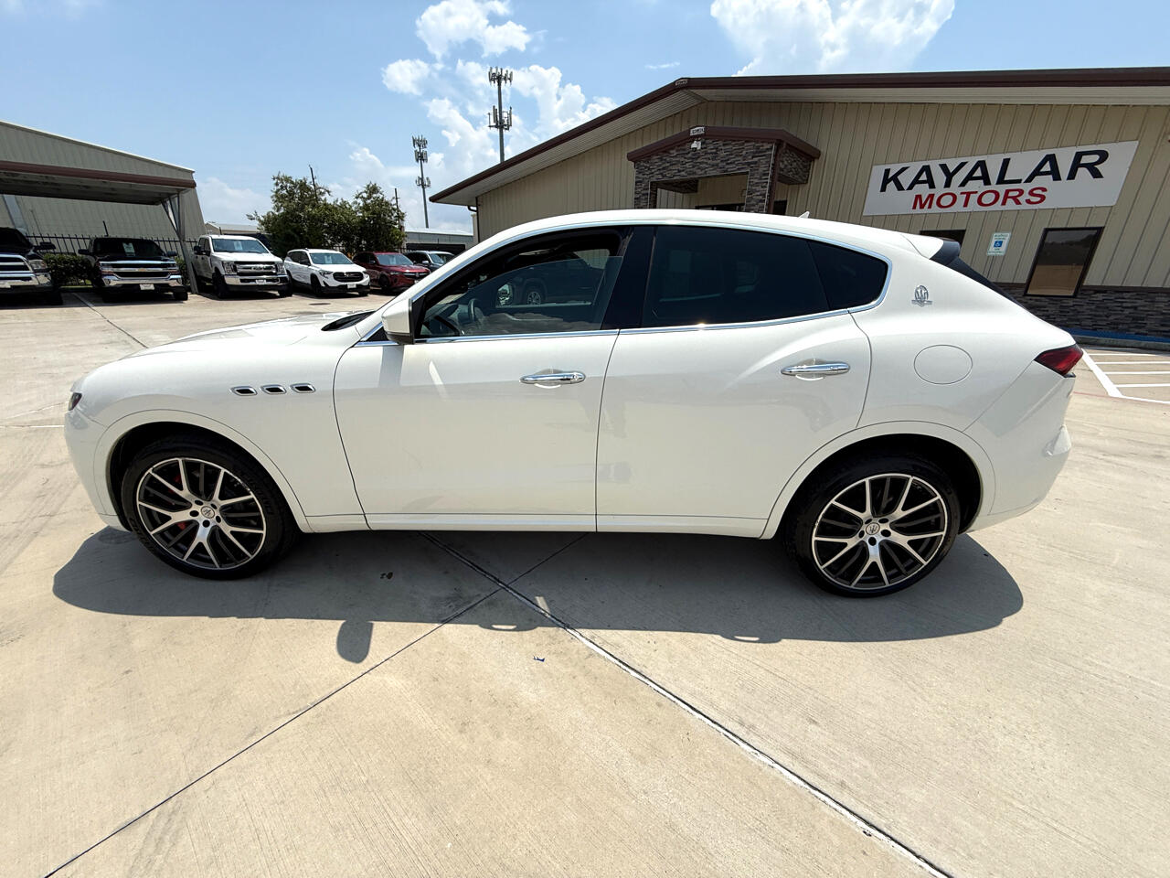 2021 Maserati Levante S photo 3