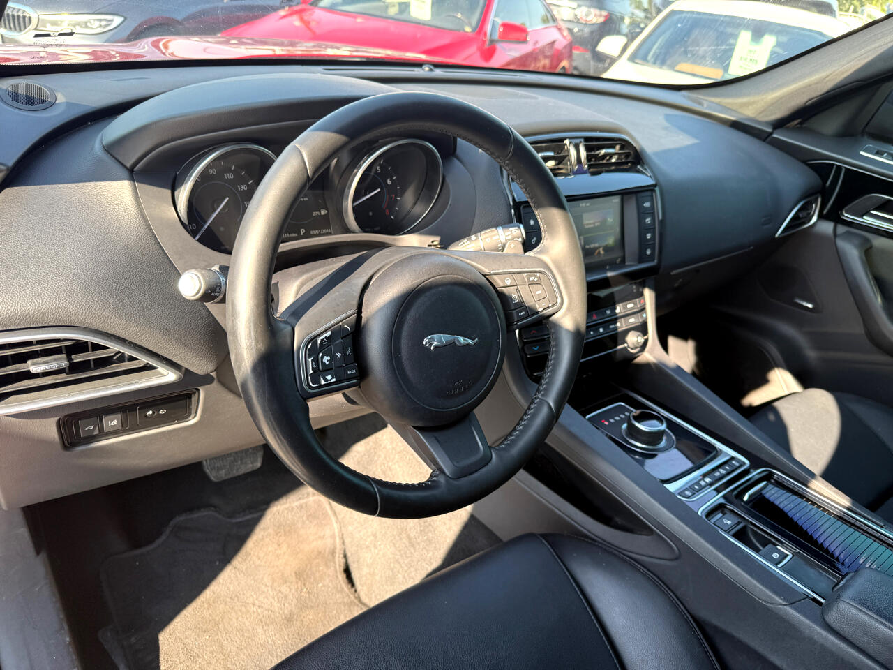 2018 Jaguar F-PACE Premium photo 8