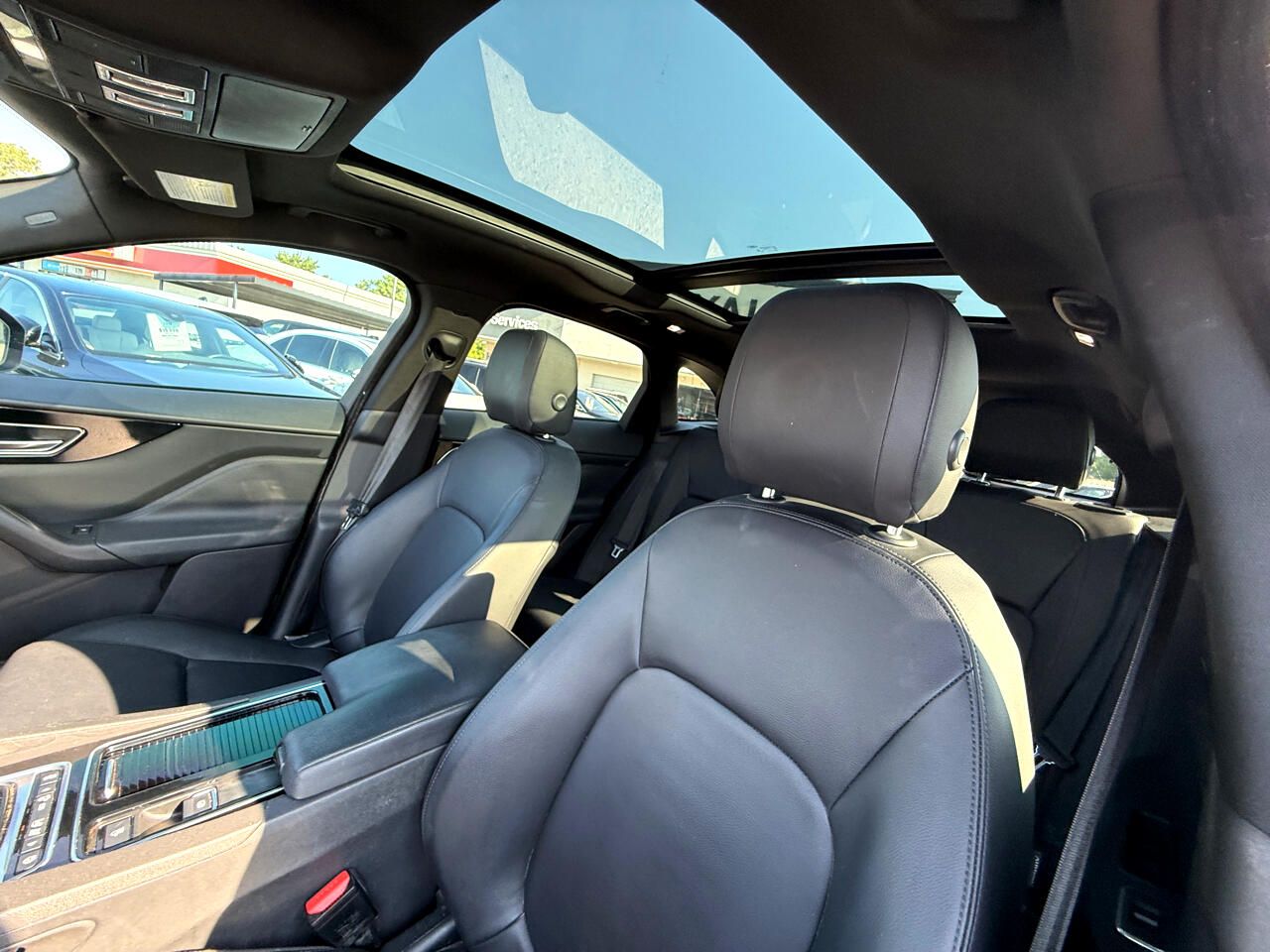 2018 Jaguar F-PACE Premium photo 9