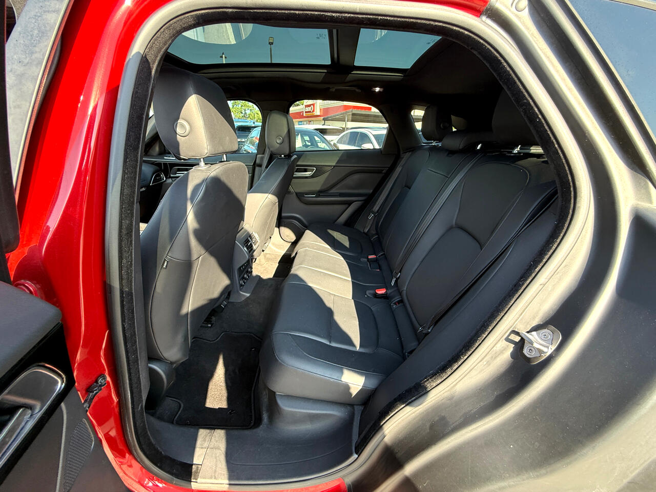 2018 Jaguar F-PACE Premium photo 12