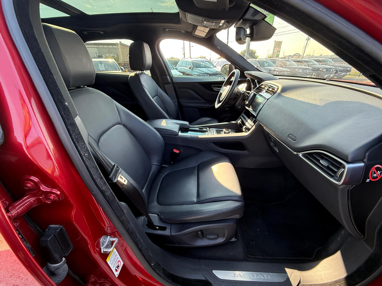 2018 Jaguar F-PACE Premium photo 14
