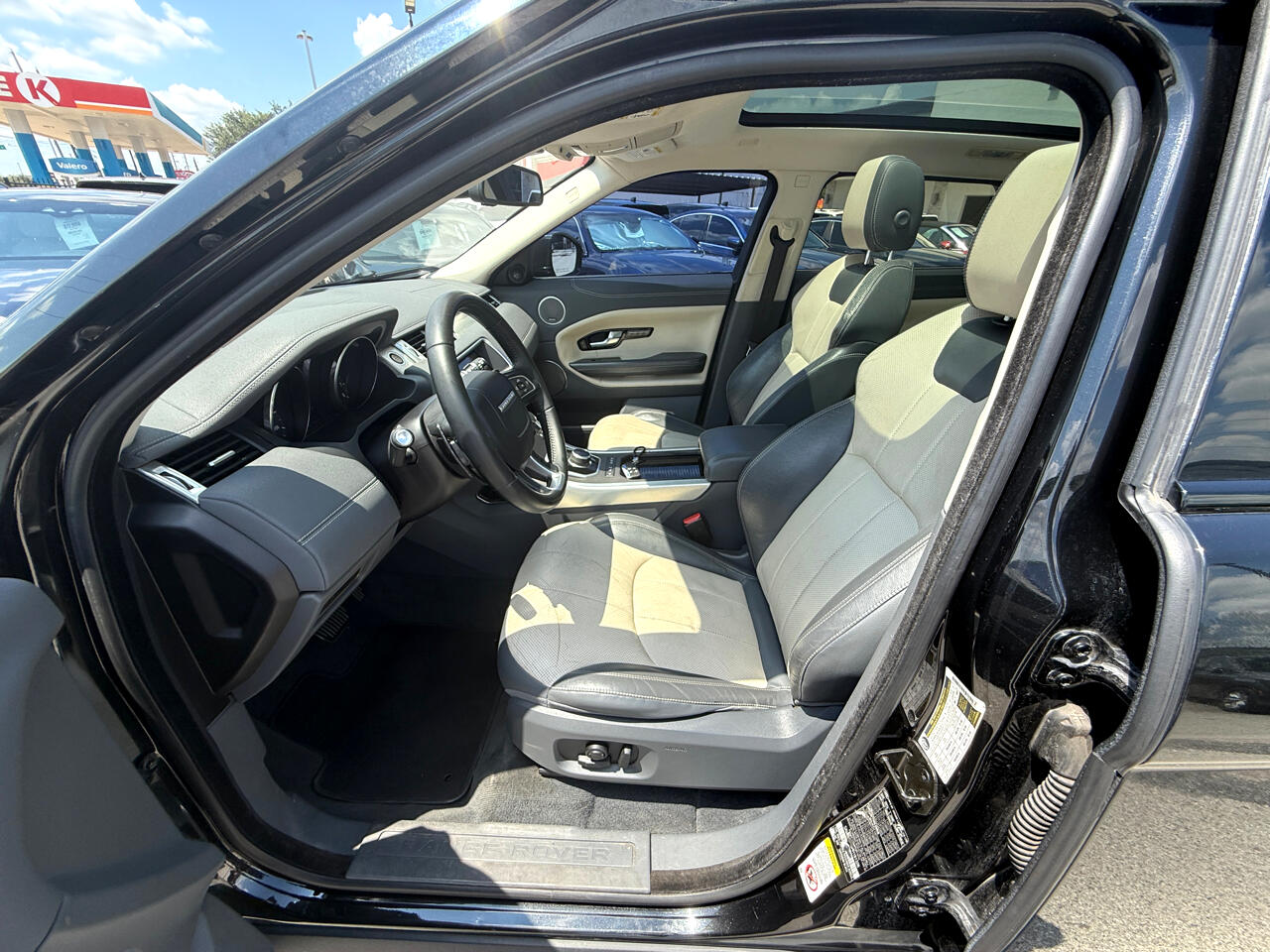 2017 Land Rover Range Rover Evoque SE photo 8