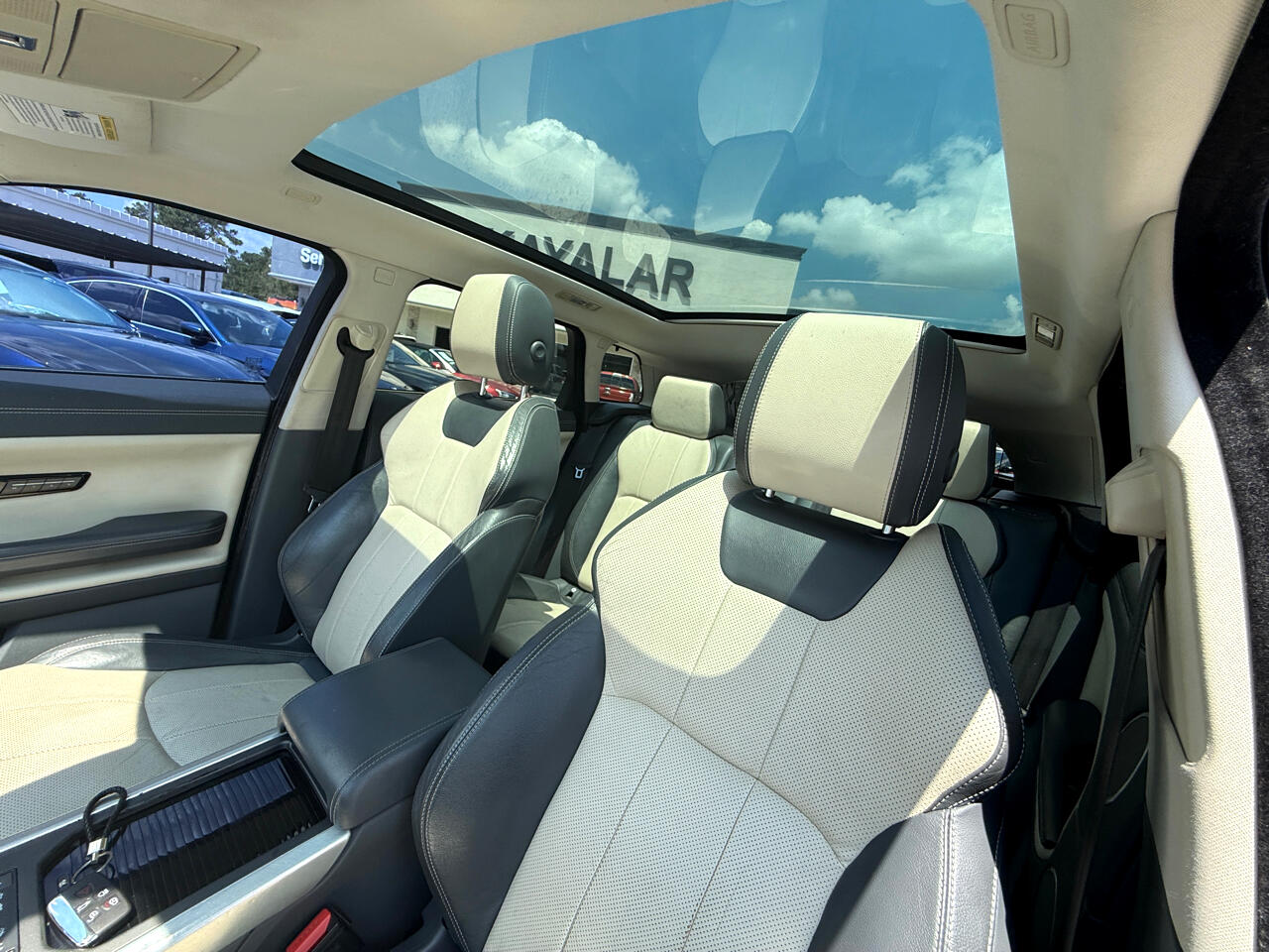 2017 Land Rover Range Rover Evoque SE photo 10