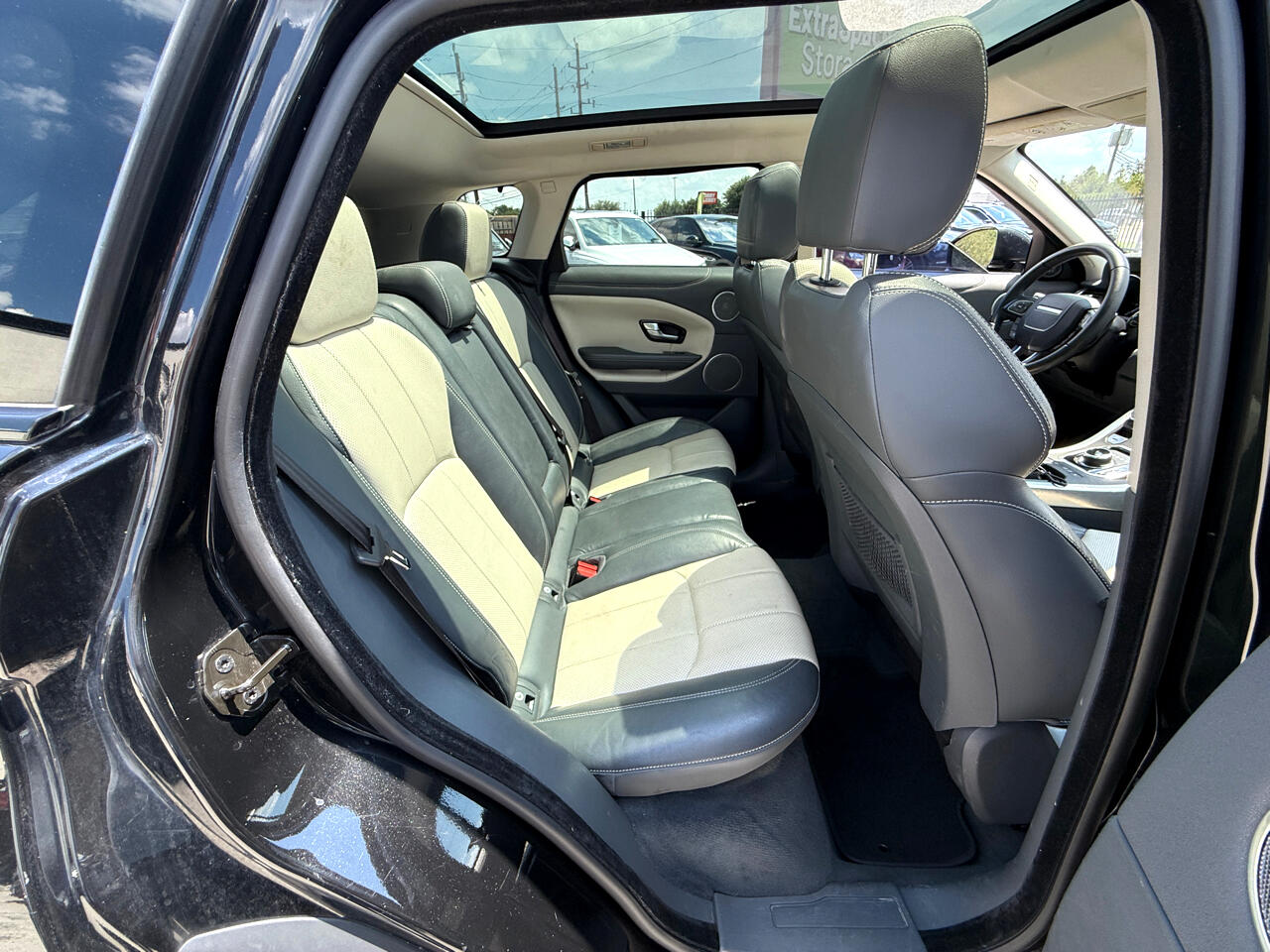 2017 Land Rover Range Rover Evoque SE photo 13