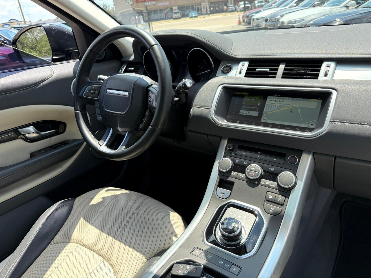 2017 Land Rover Range Rover Evoque SE photo 14
