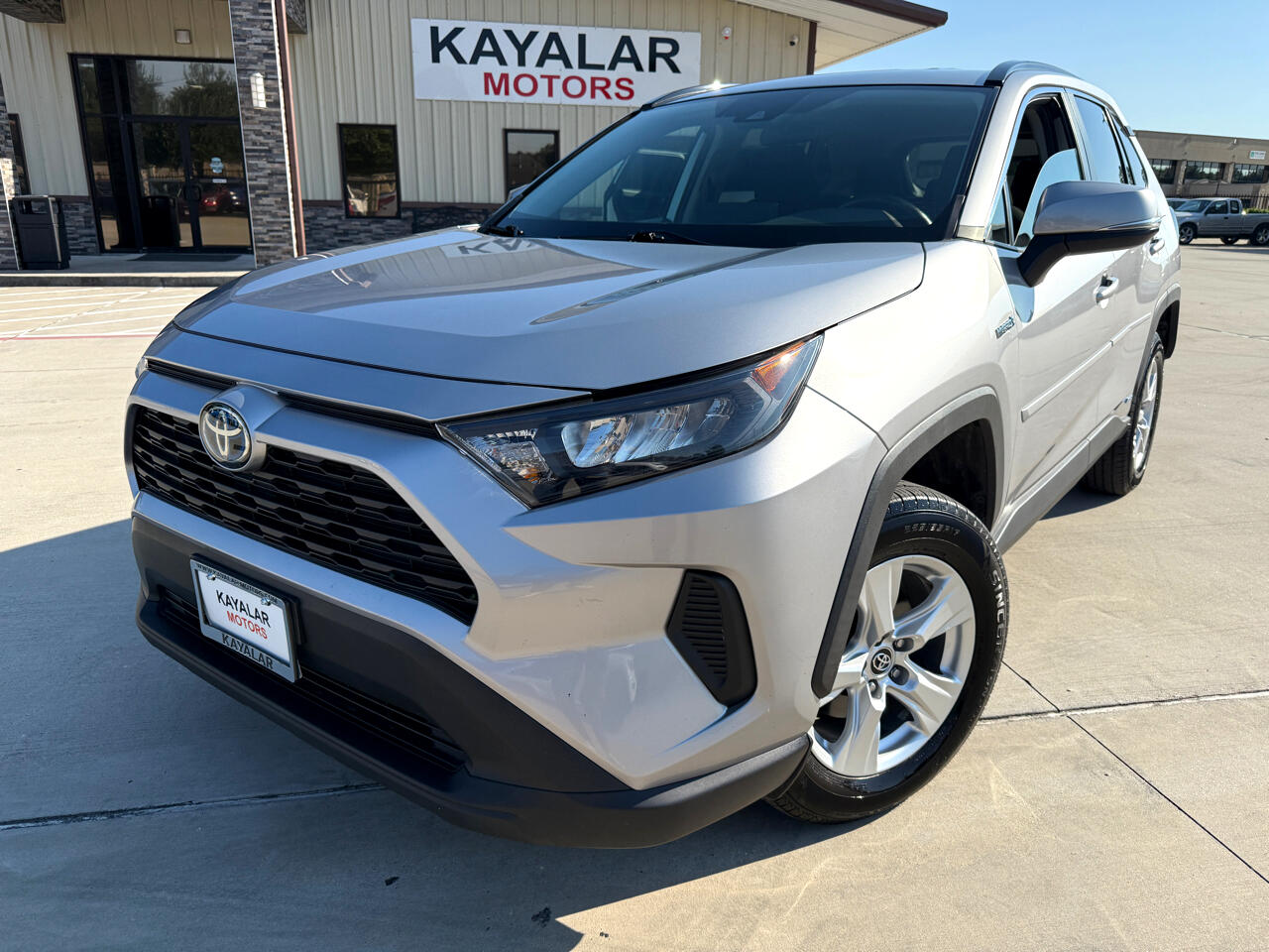 2020 Toyota RAV4 Hybrid LE photo 2