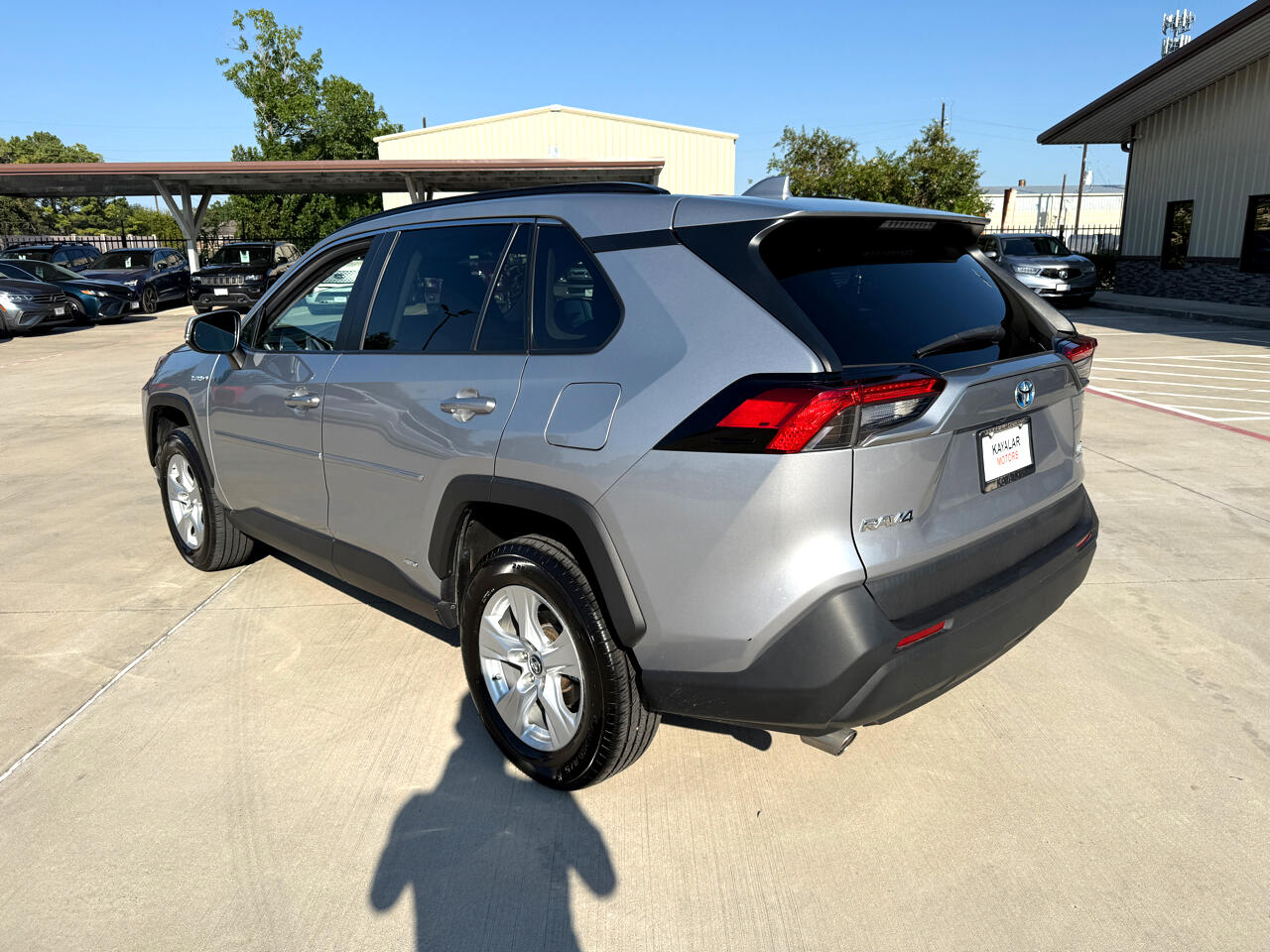 2020 Toyota RAV4 Hybrid LE photo 4