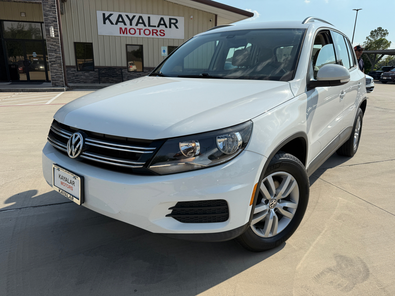 2017 Volkswagen Tiguan S photo 2