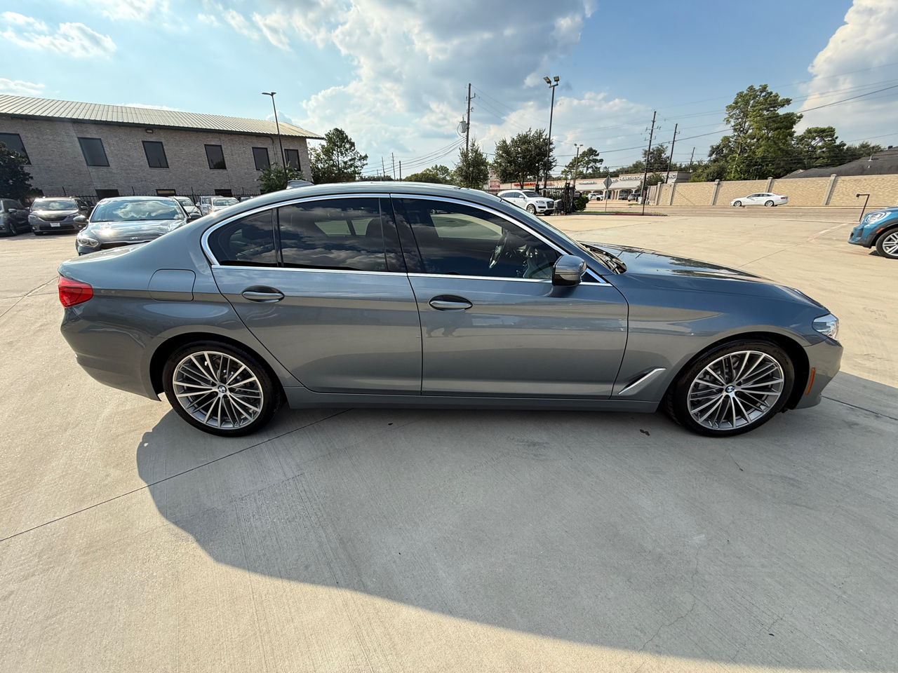 BMW 5-Series 530i 2019