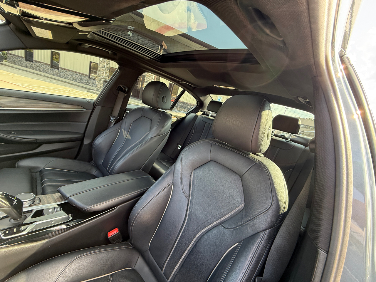 BMW 5-Series 530i 2019