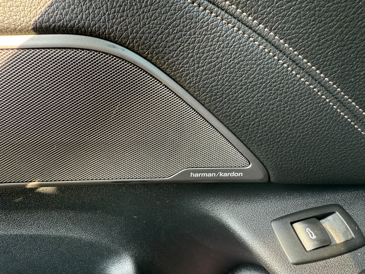 BMW 5-Series 530i 2019