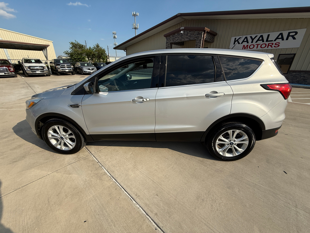 2019 Ford Escape SE photo 2