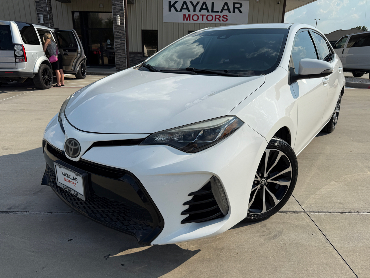 2017 Toyota Corolla LE photo 2