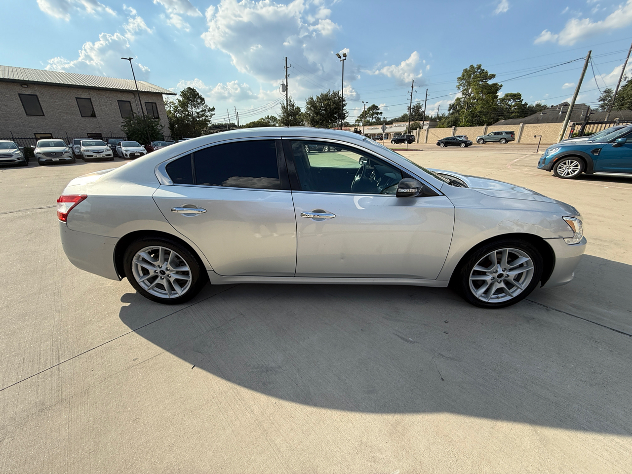 Nissan Maxima SV 2011