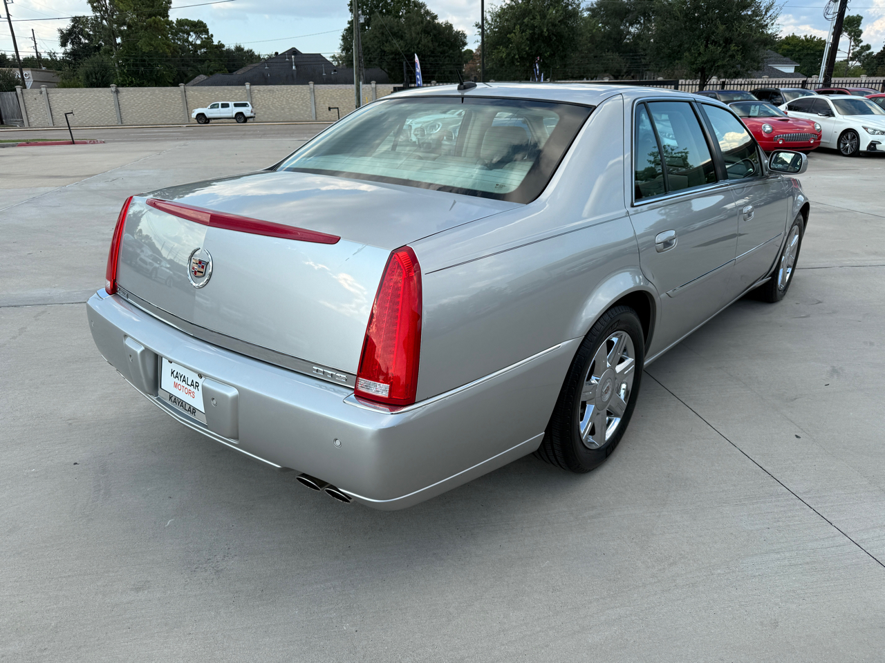 2007 Cadillac DTS photo 2