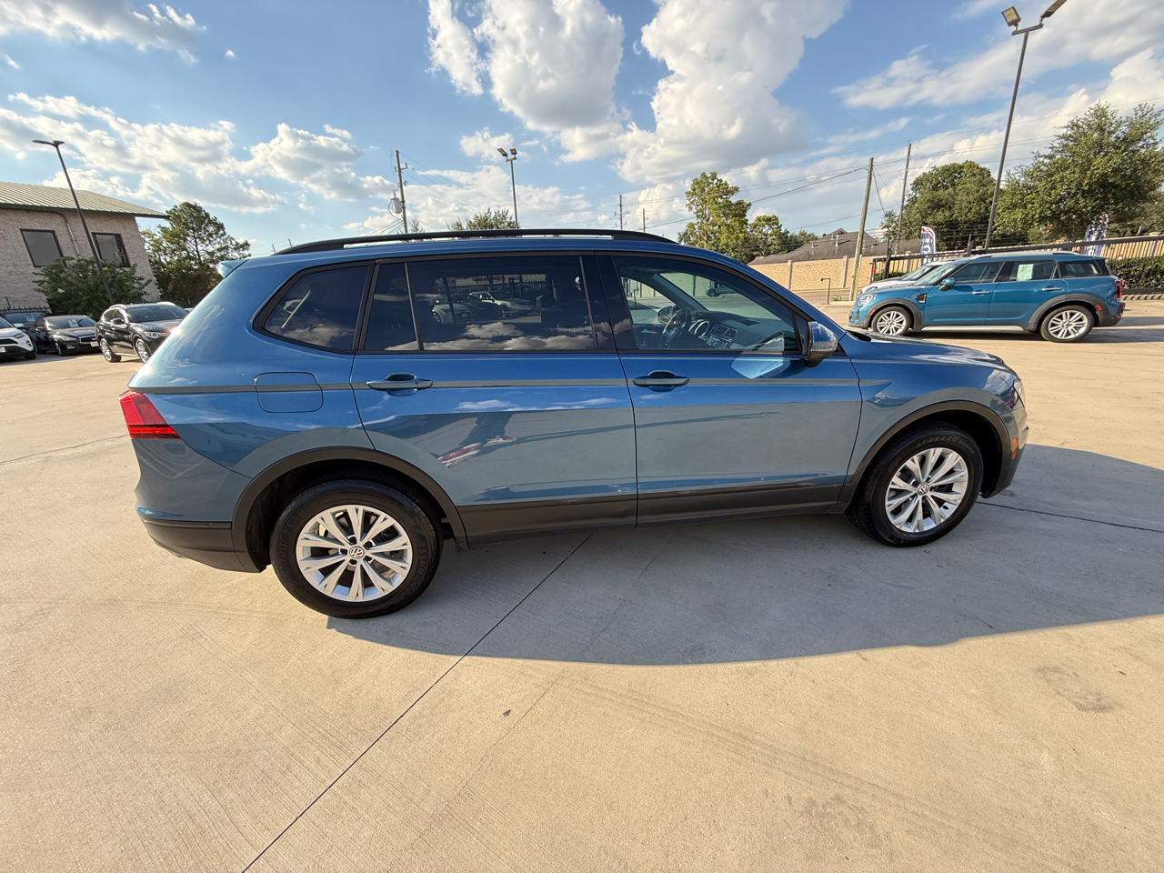 Volkswagen Tiguan S 2018