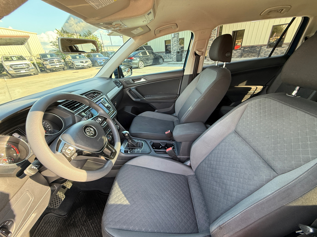 Volkswagen Tiguan S 2018