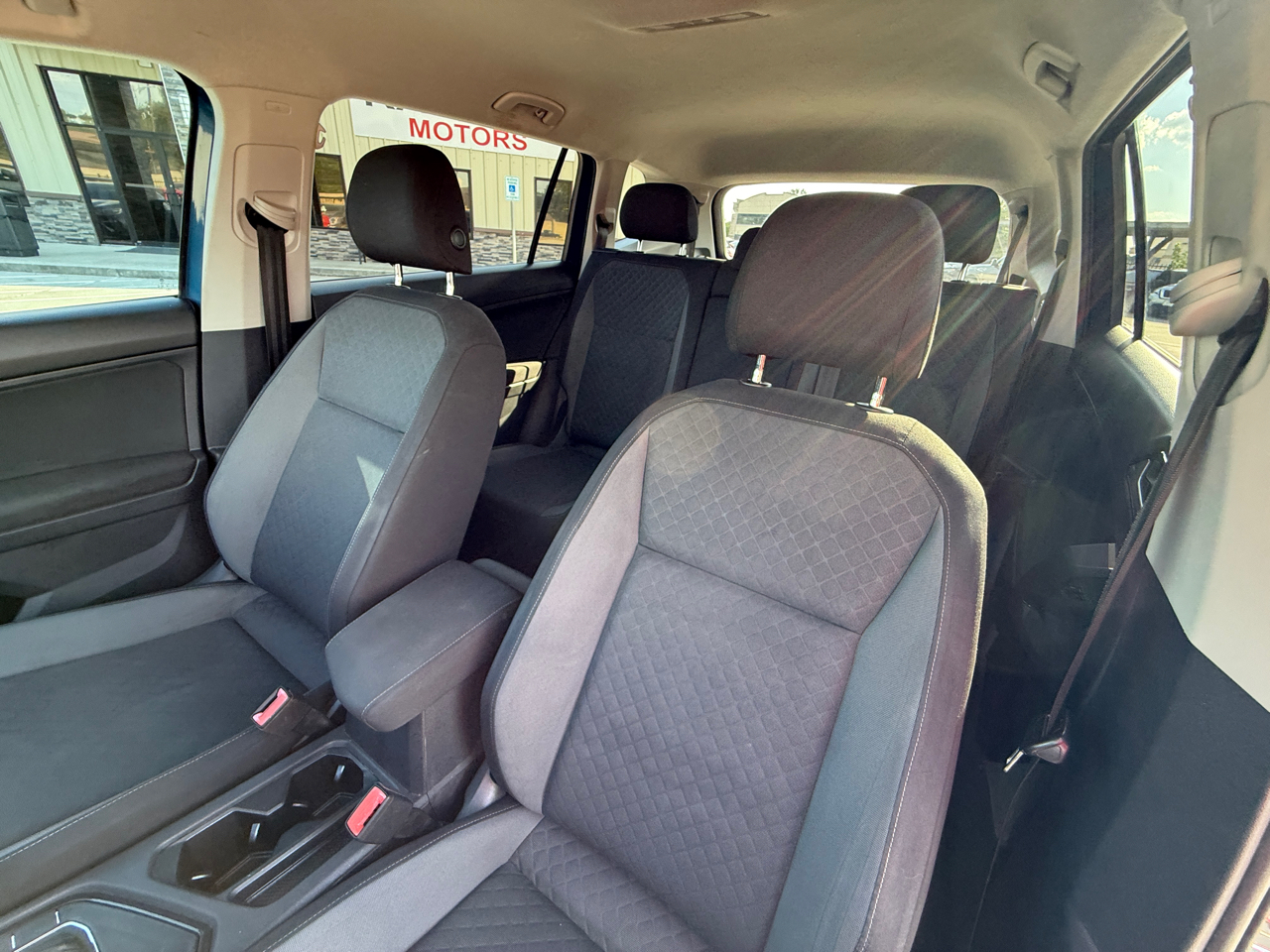 Volkswagen Tiguan S 2018