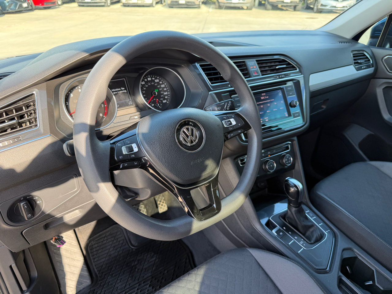 Volkswagen Tiguan S 2018