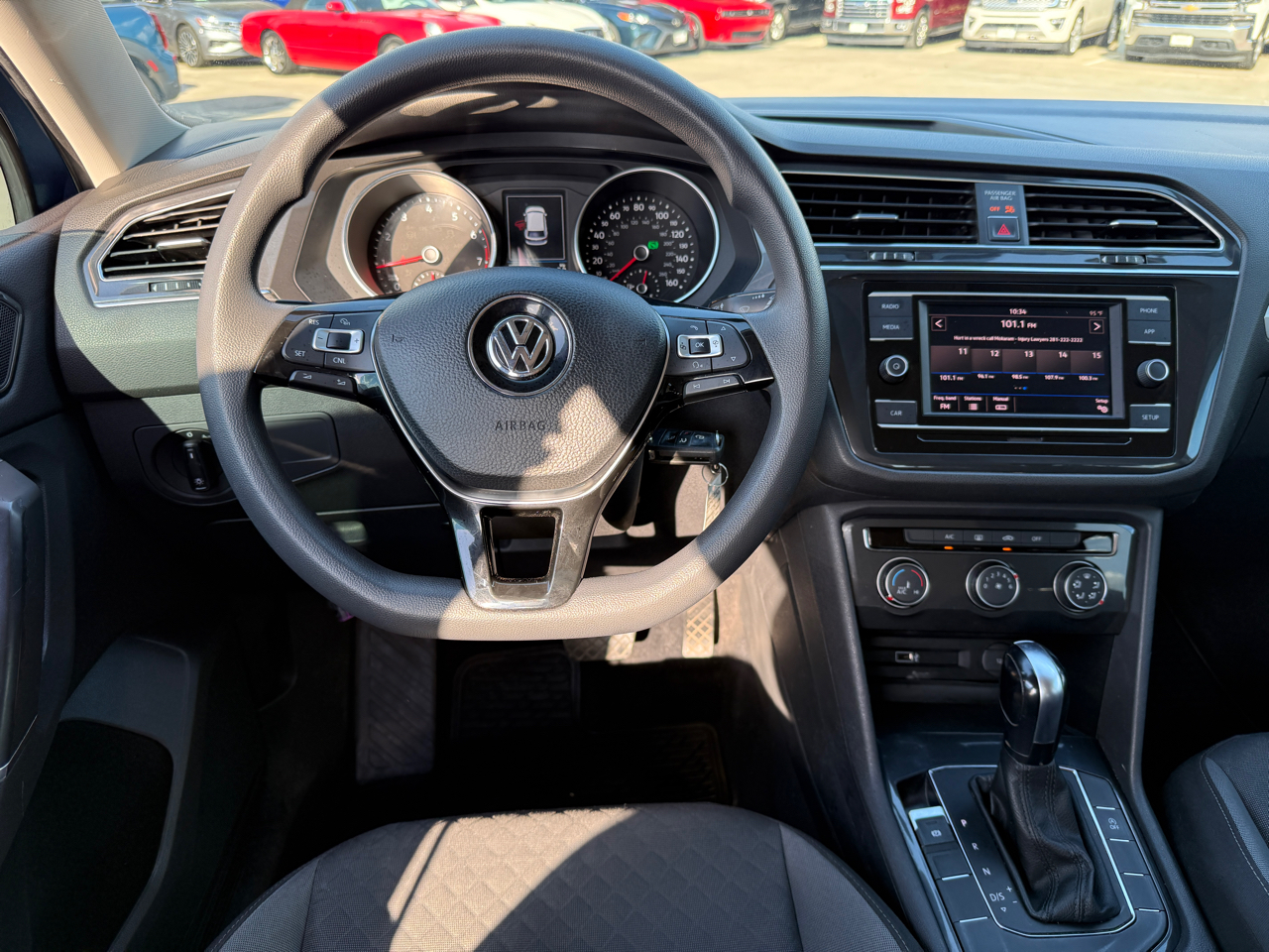 Volkswagen Tiguan S 2018